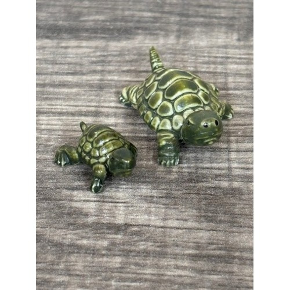 Vintage Green Plastic Turtle Figurines Set of 2 Made in Hong Kong Miniature